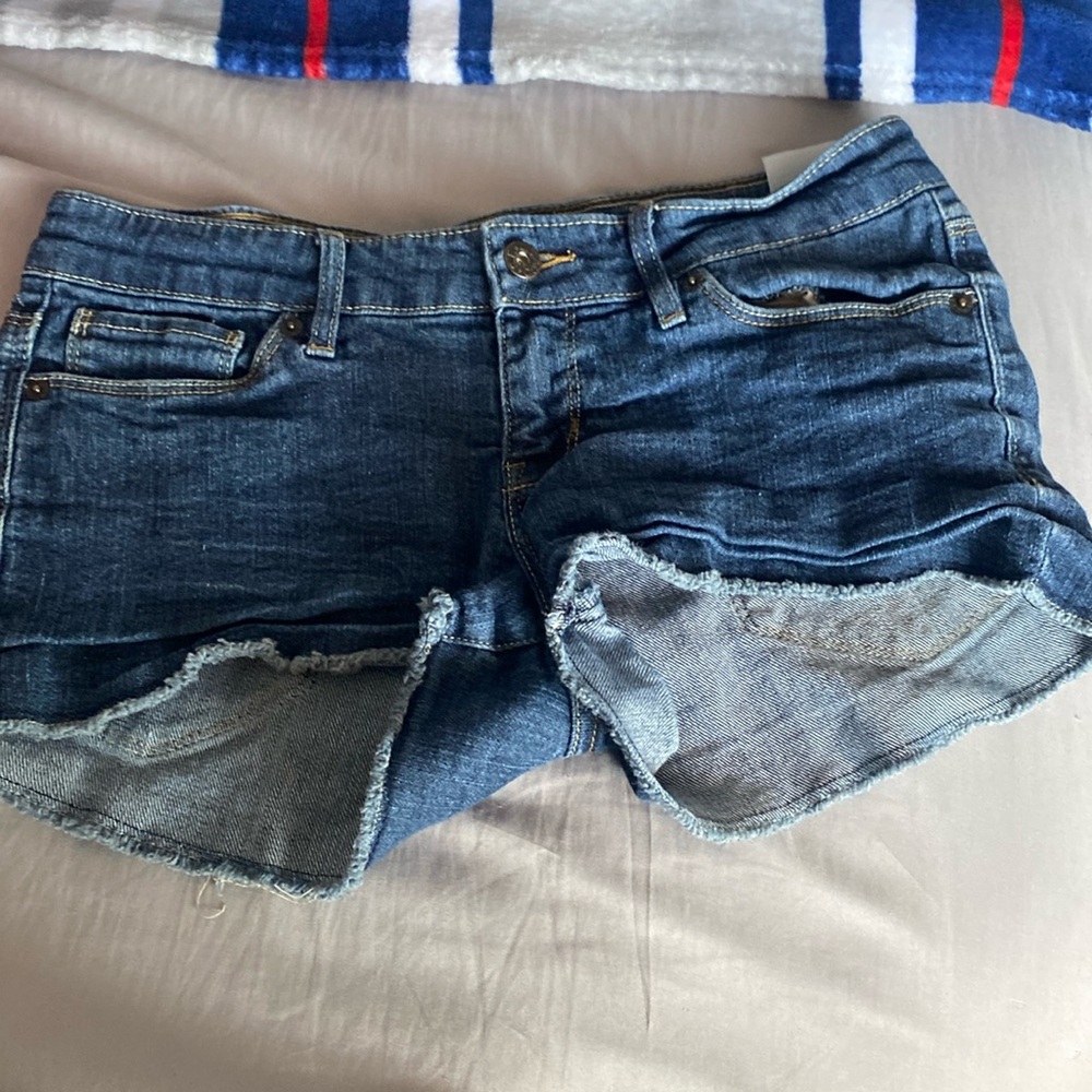 Women’s Levi’s short shorts
